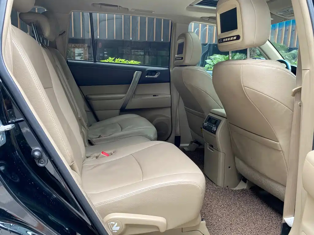 TOYOTA HIGHLANDER 2011