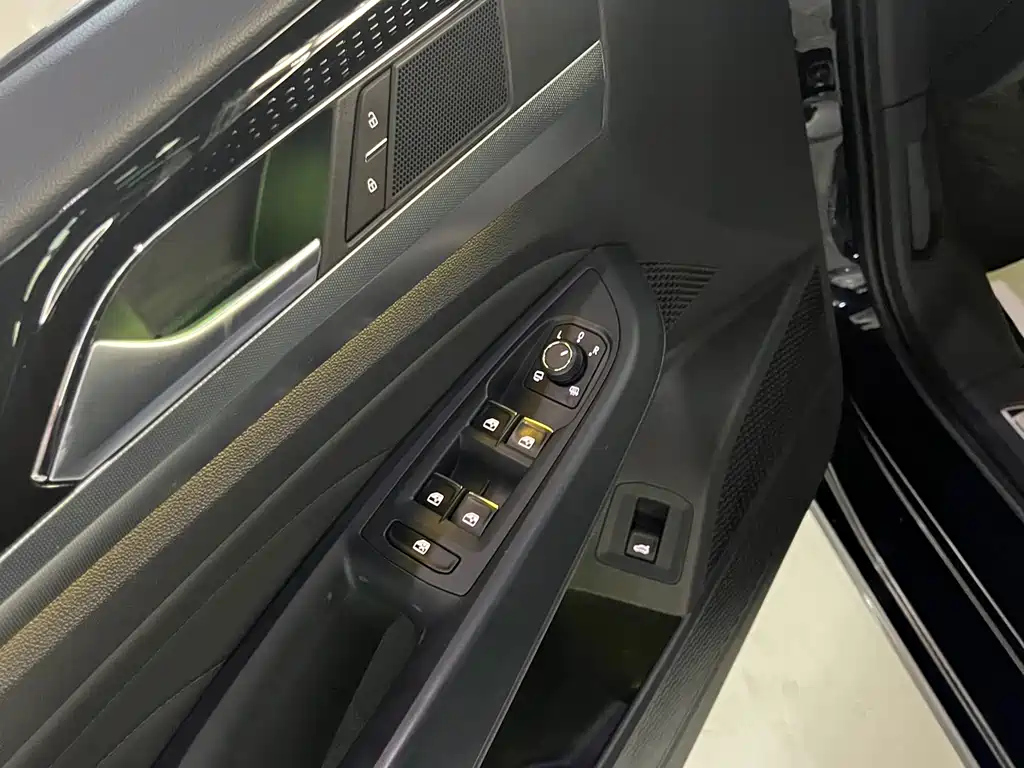 VOLKSWAGEN PASSAT 2022
