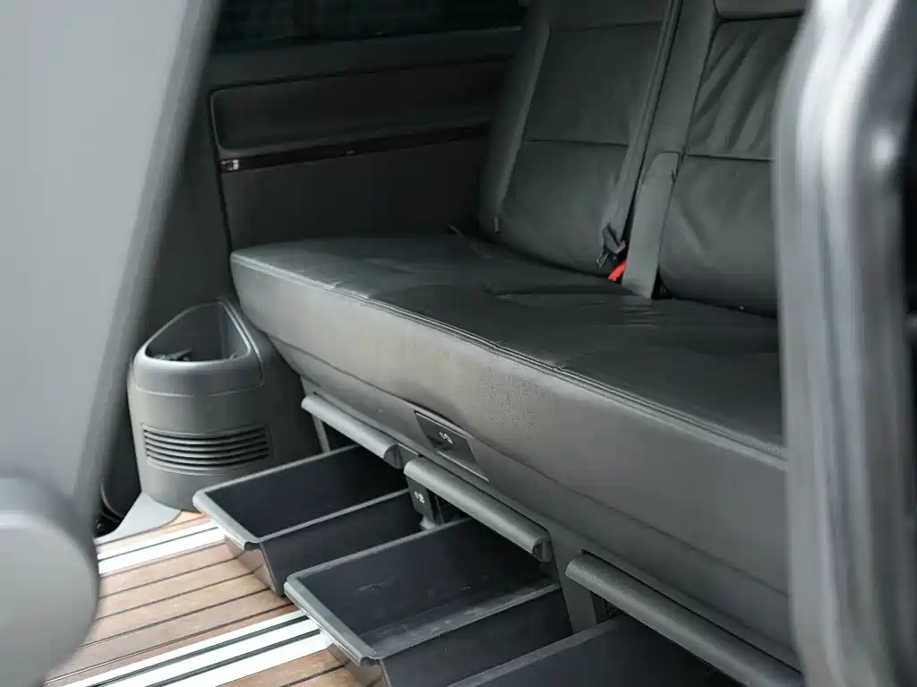 VOLKSWAGEN MULTIVAN 2016