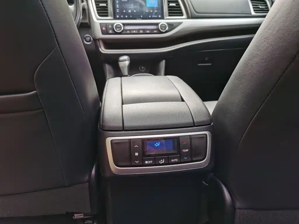 TOYOTA HIGHLANDER 2017