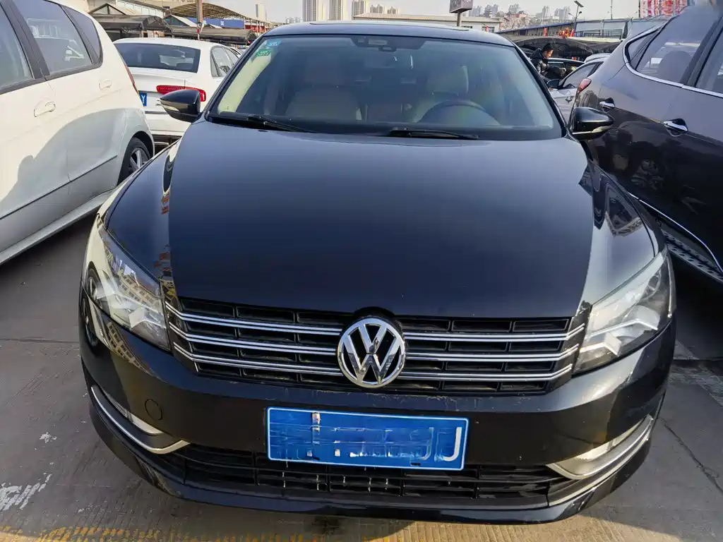 VOLKSWAGEN PASSAT 2014