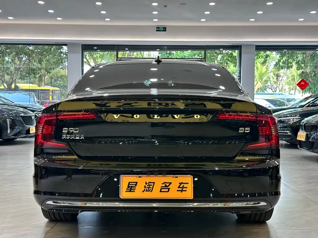 VOLVO S90 2023