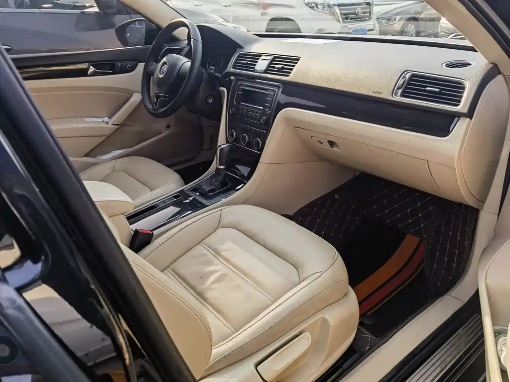 VOLKSWAGEN PASSAT 2014