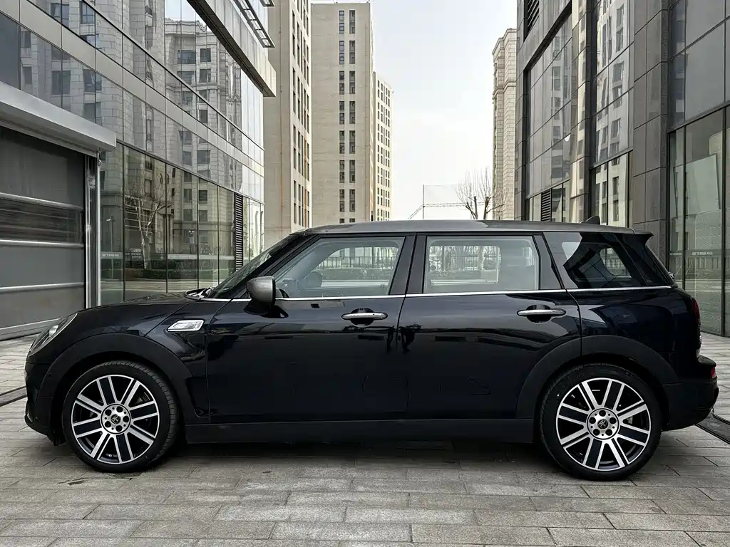MINI CLUBMAN 2021