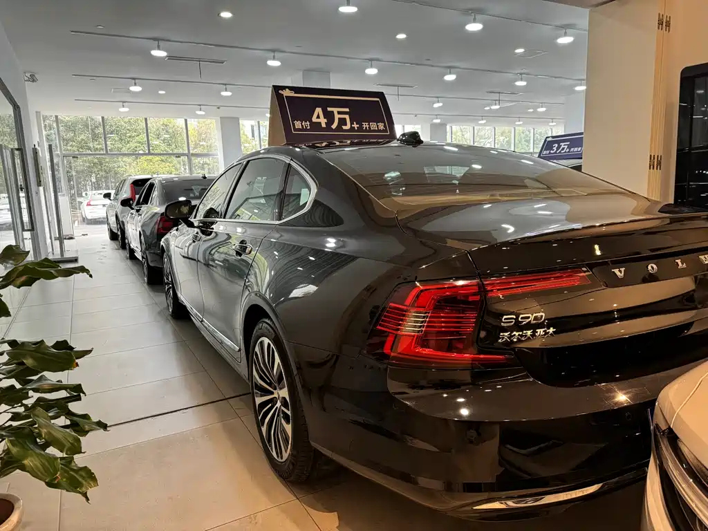 VOLVO S90 2022