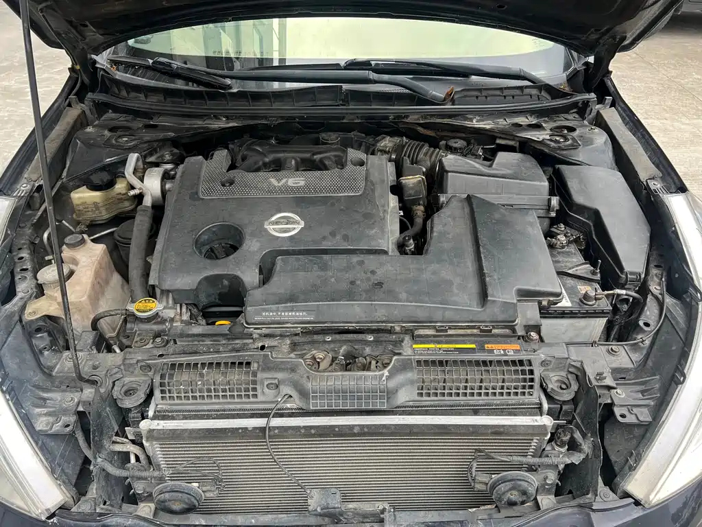 NISSAN TEANA 2010