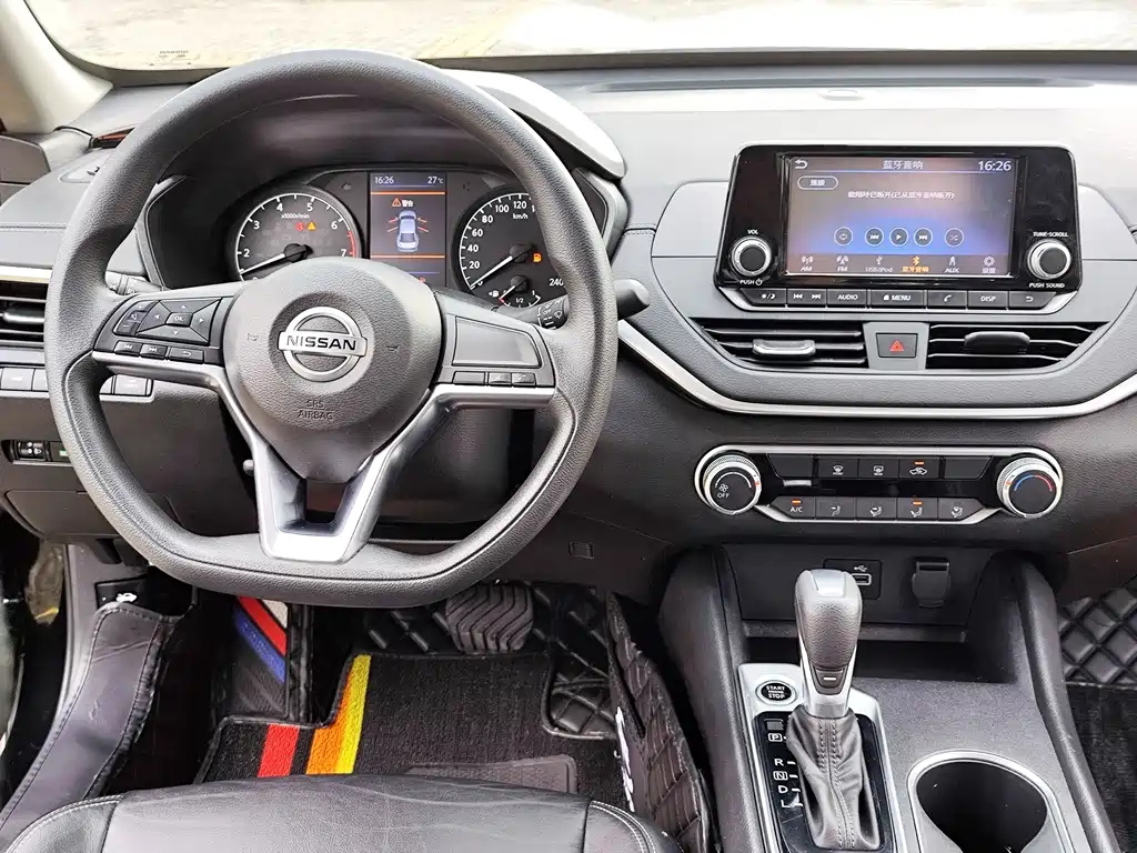 NISSAN TEANA 2020