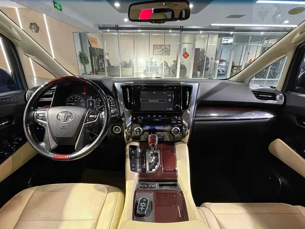 TOYOTA ALPHARD 2018