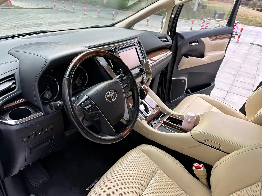 TOYOTA ALPHARD 2017