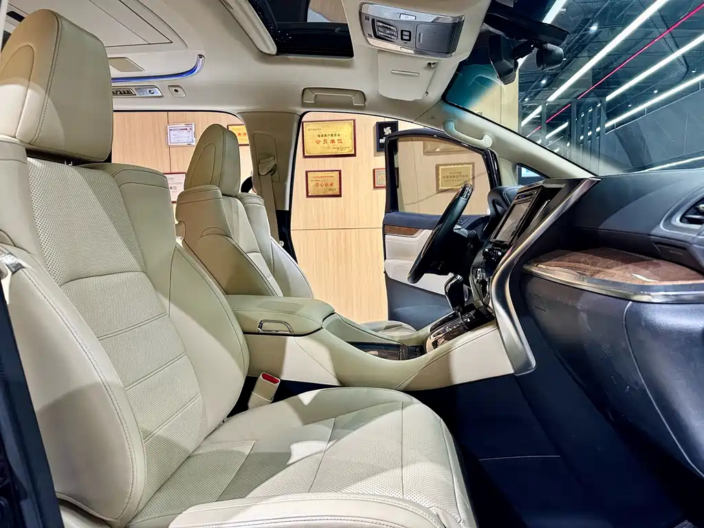 TOYOTA ALPHARD 2016
