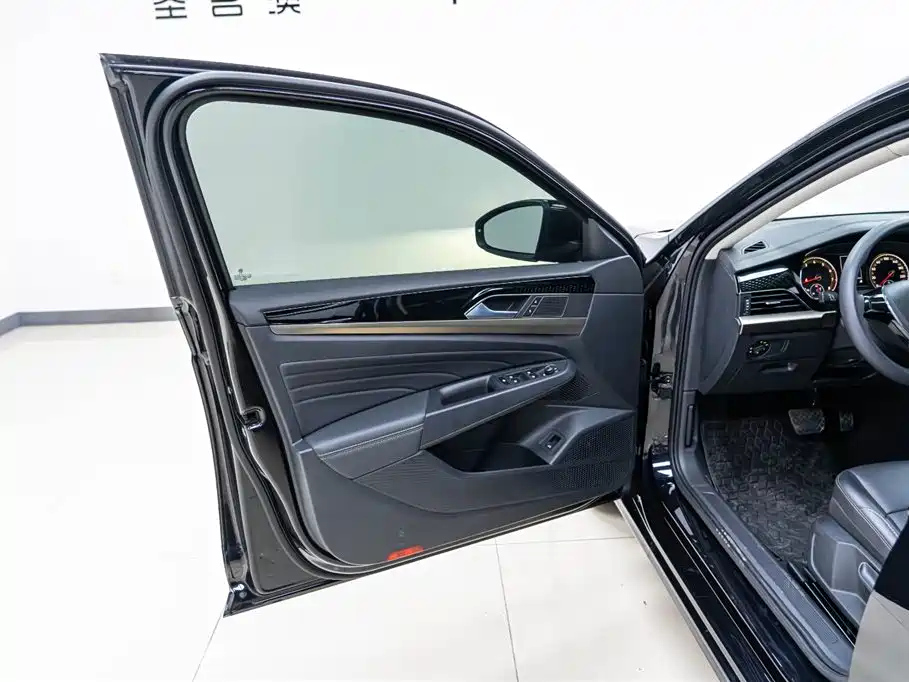 VOLKSWAGEN PASSAT 2022