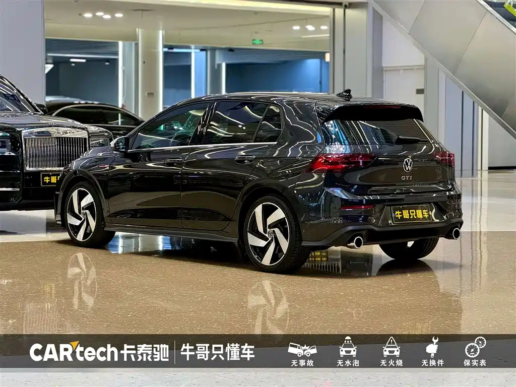 VOLKSWAGEN GOLF 2023