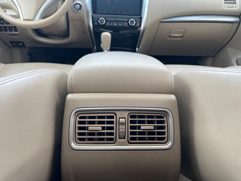 NISSAN TEANA 2018