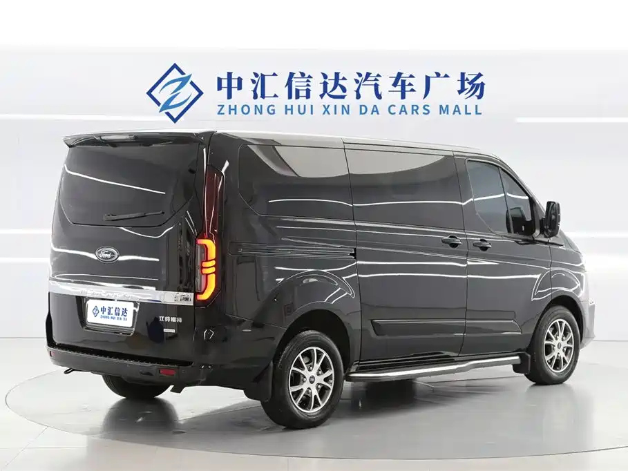 FORD TOUREO 2023