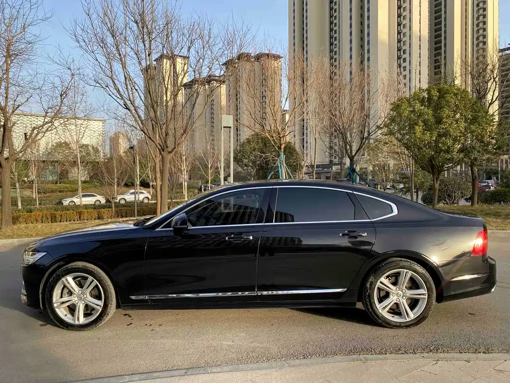 VOLVO S90 2019