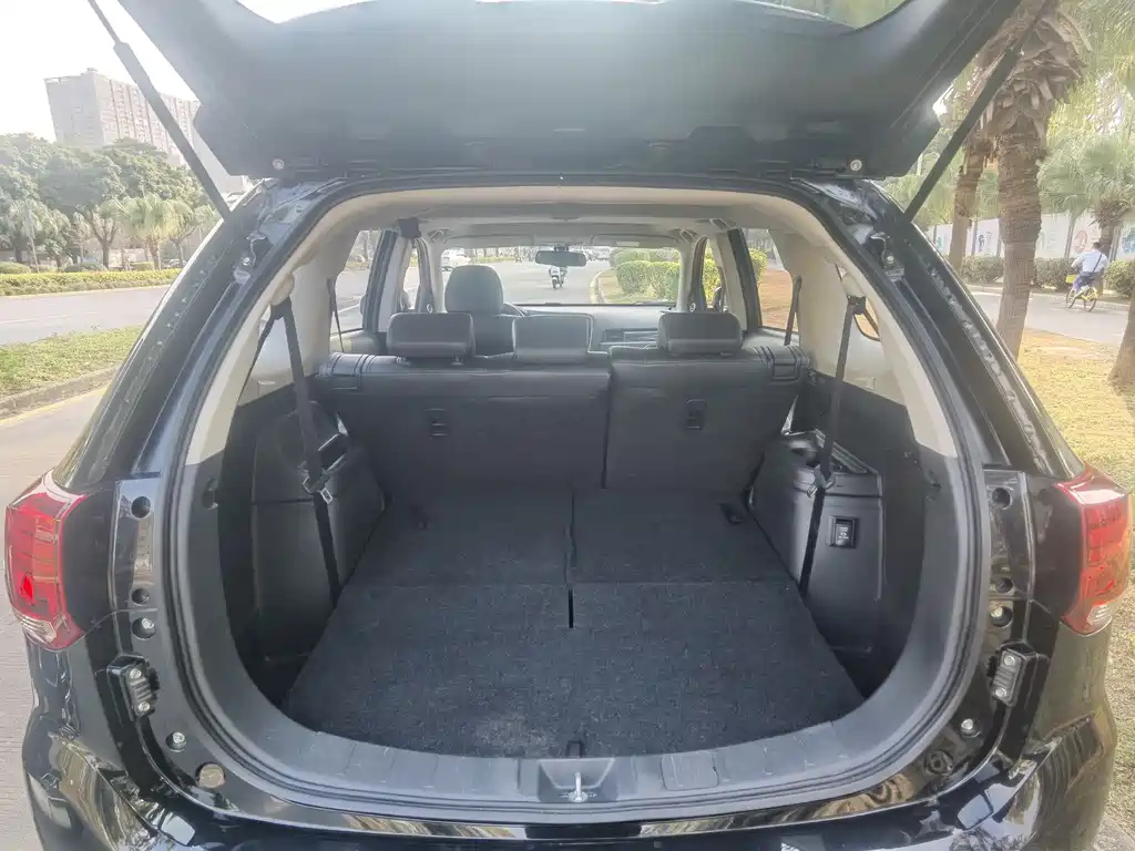MITSUBISHI OUTLANDER 2020