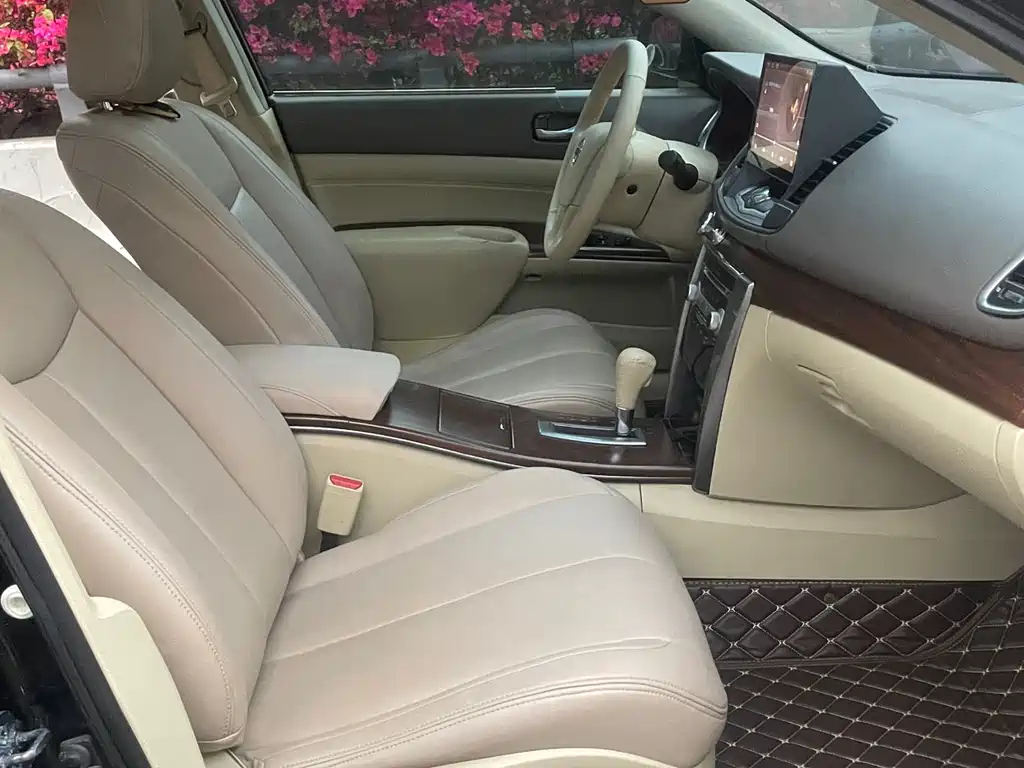 NISSAN TEANA 2010