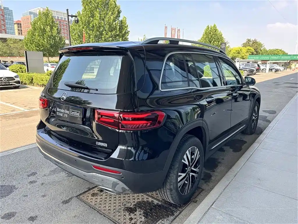MERCEDES BENZ GLB 2024