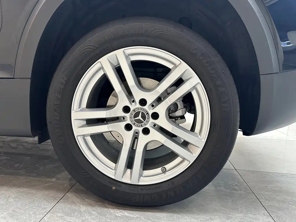 MERCEDES BENZ GLB 2023