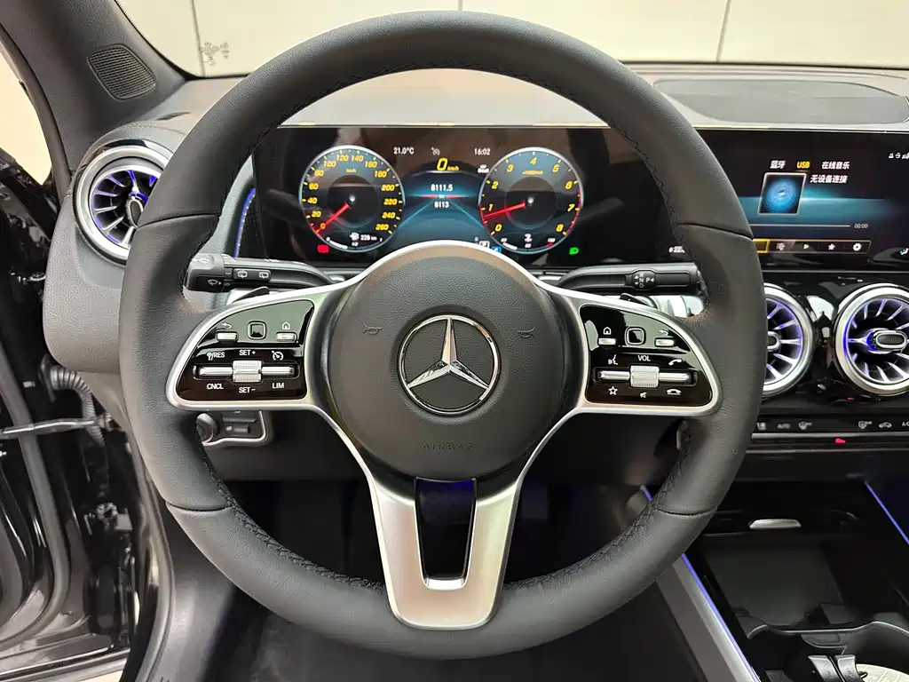 MERCEDES BENZ GLB 2023