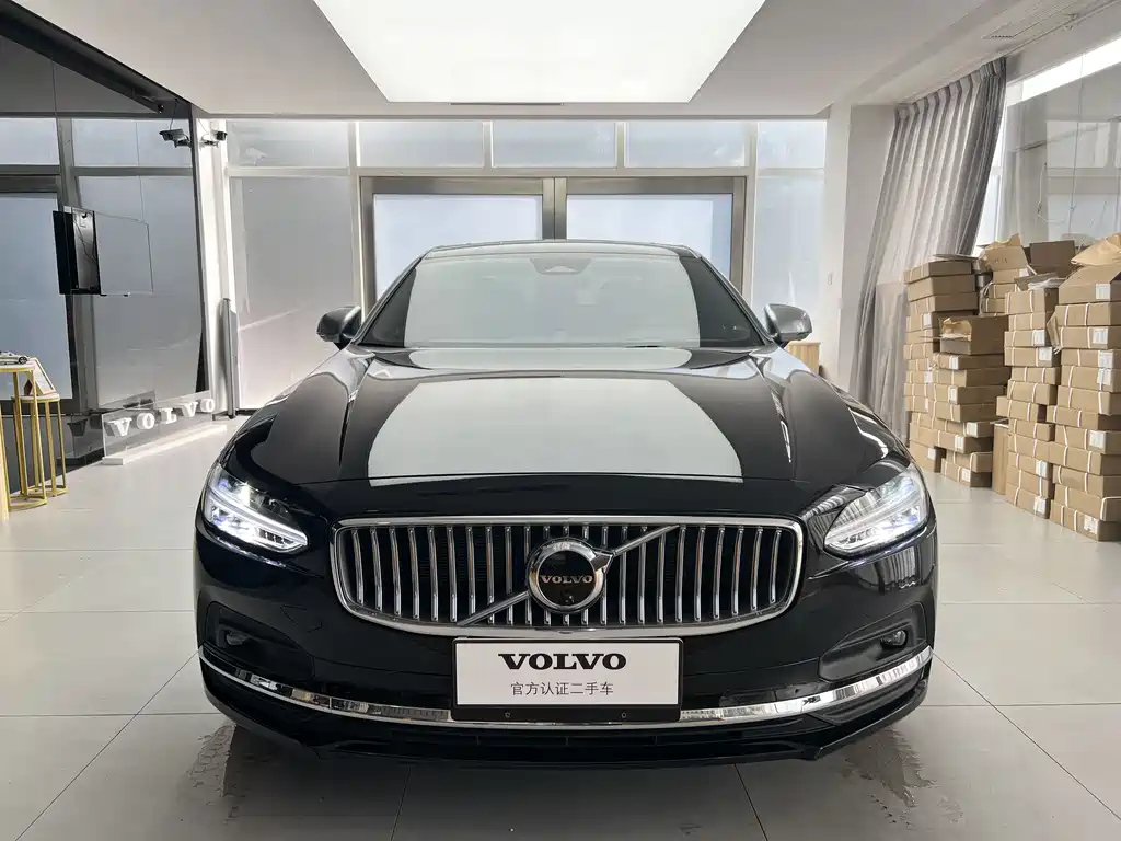 VOLVO S90 2023