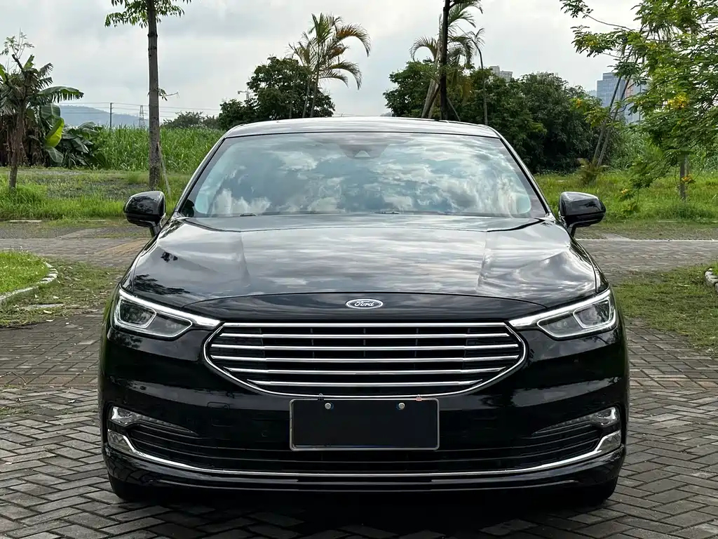FORD TAURUS 2021