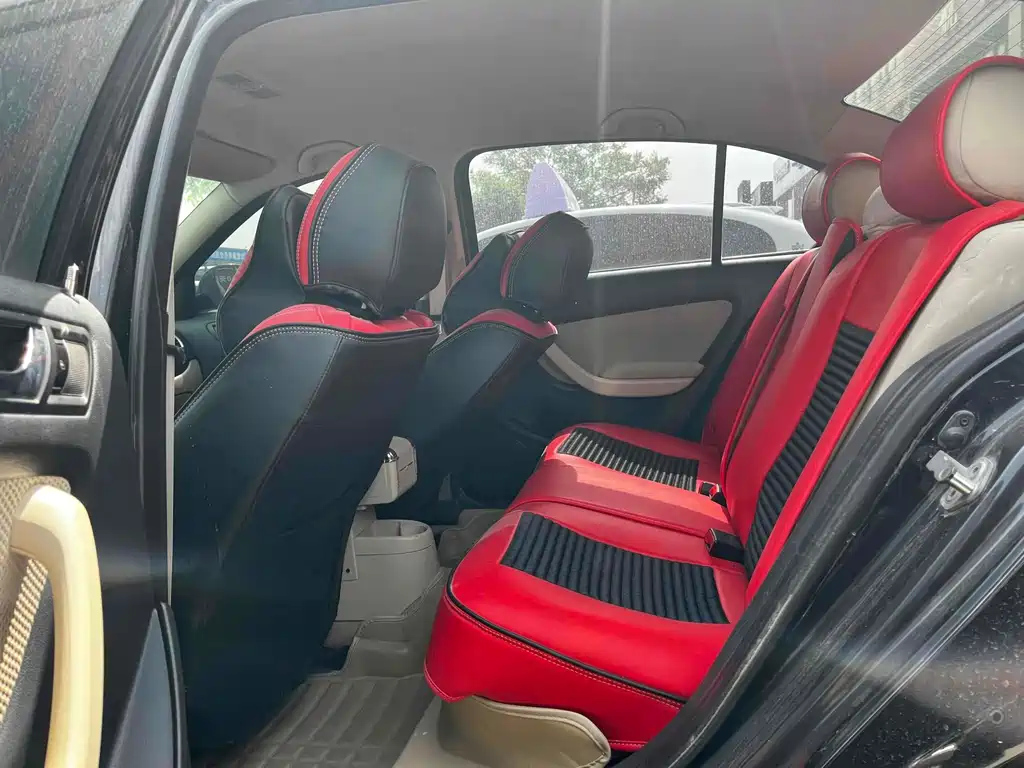 VOLKSWAGEN LAVIDA 2013