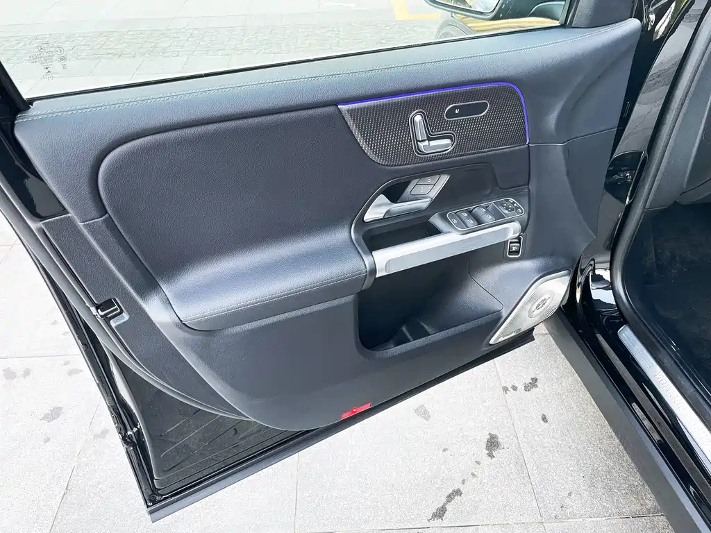 MERCEDES BENZ GLB 2023