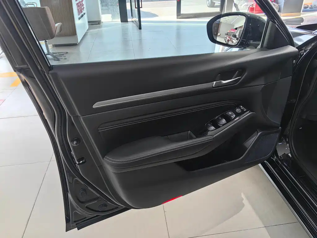NISSAN TEANA 2023