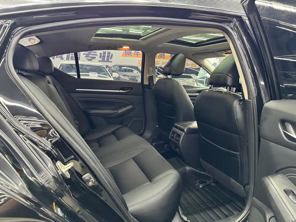 NISSAN TEANA 2019