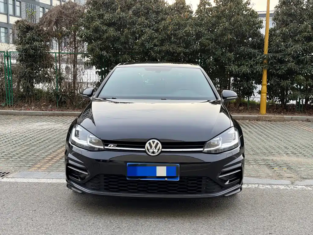 VOLKSWAGEN GOLF 2020