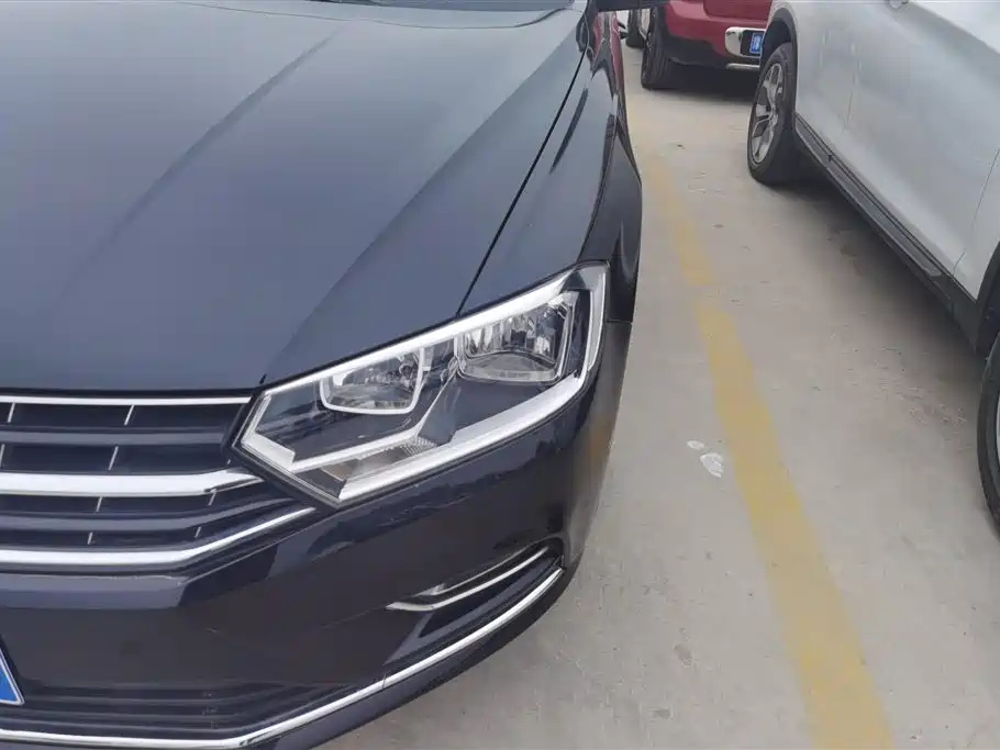 VOLKSWAGEN BORA 2017