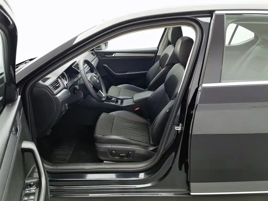SKODA SUPERB 2019