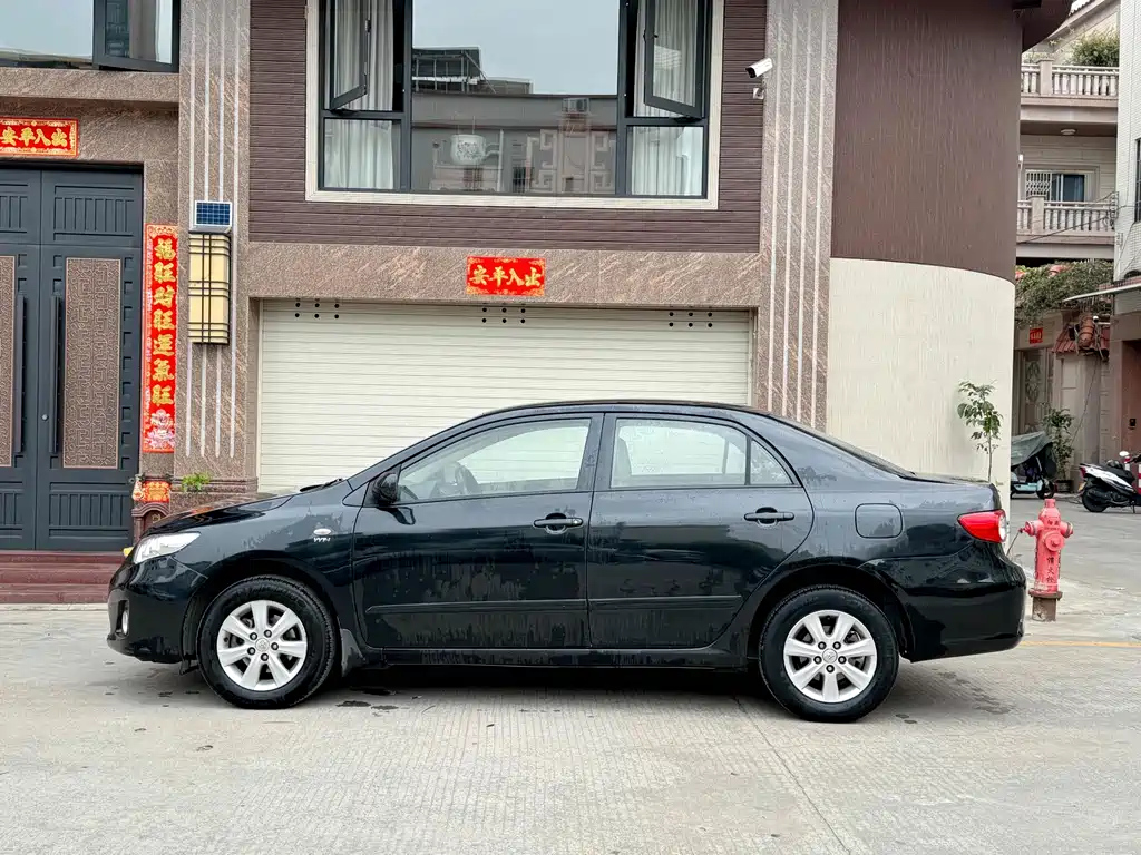 TOYOTA COROLLA 2013