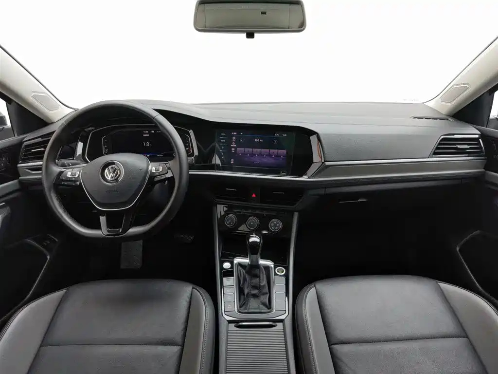 VOLKSWAGEN SAGITAR 2022