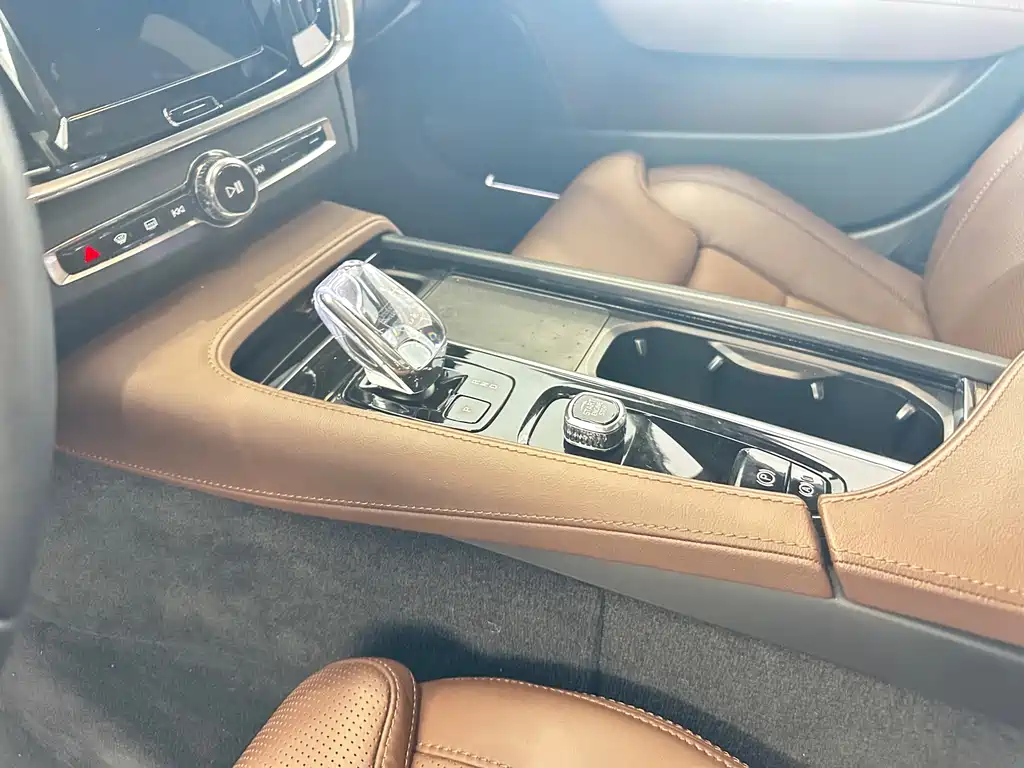 VOLVO S90 2024