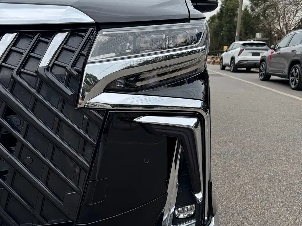 TOYOTA ALPHARD 2018