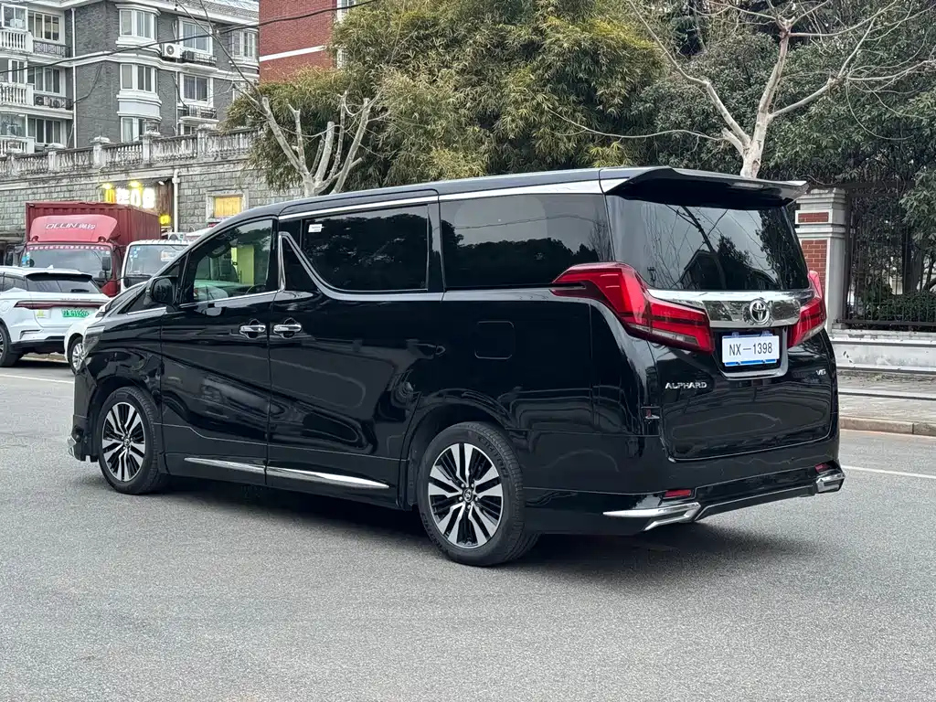 TOYOTA ALPHARD 2018
