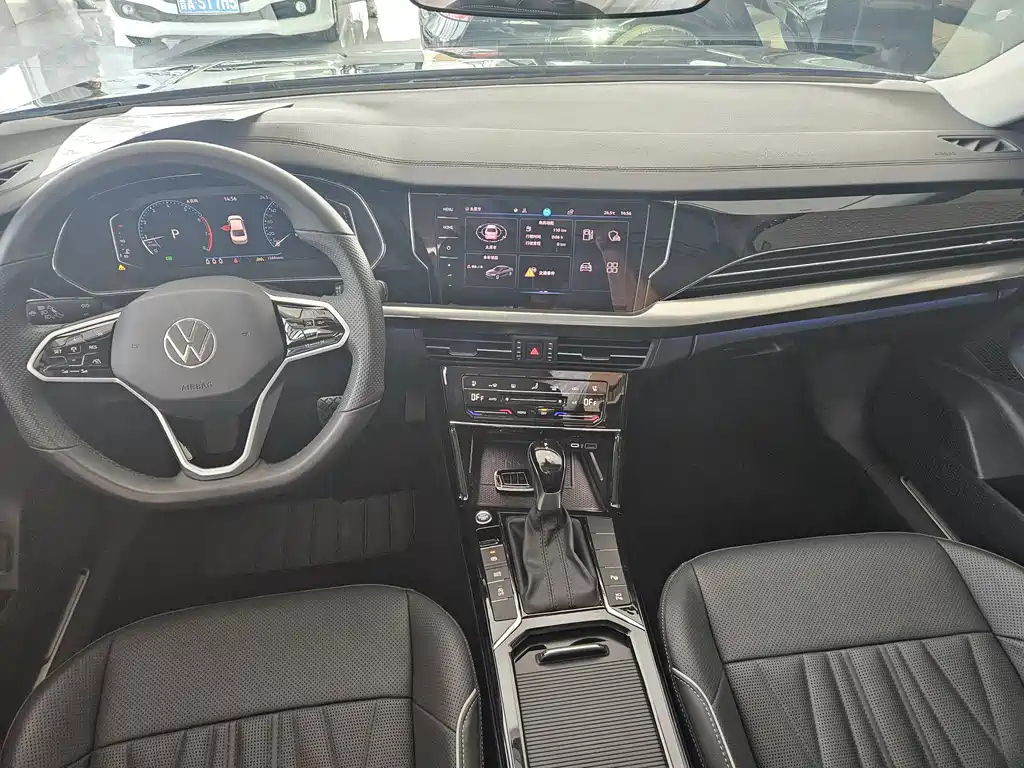 VOLKSWAGEN PASSAT 2023