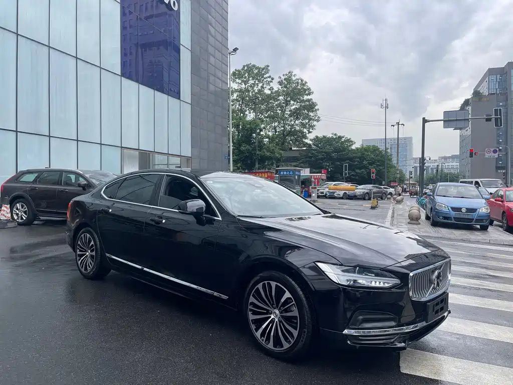 VOLVO S90 2023