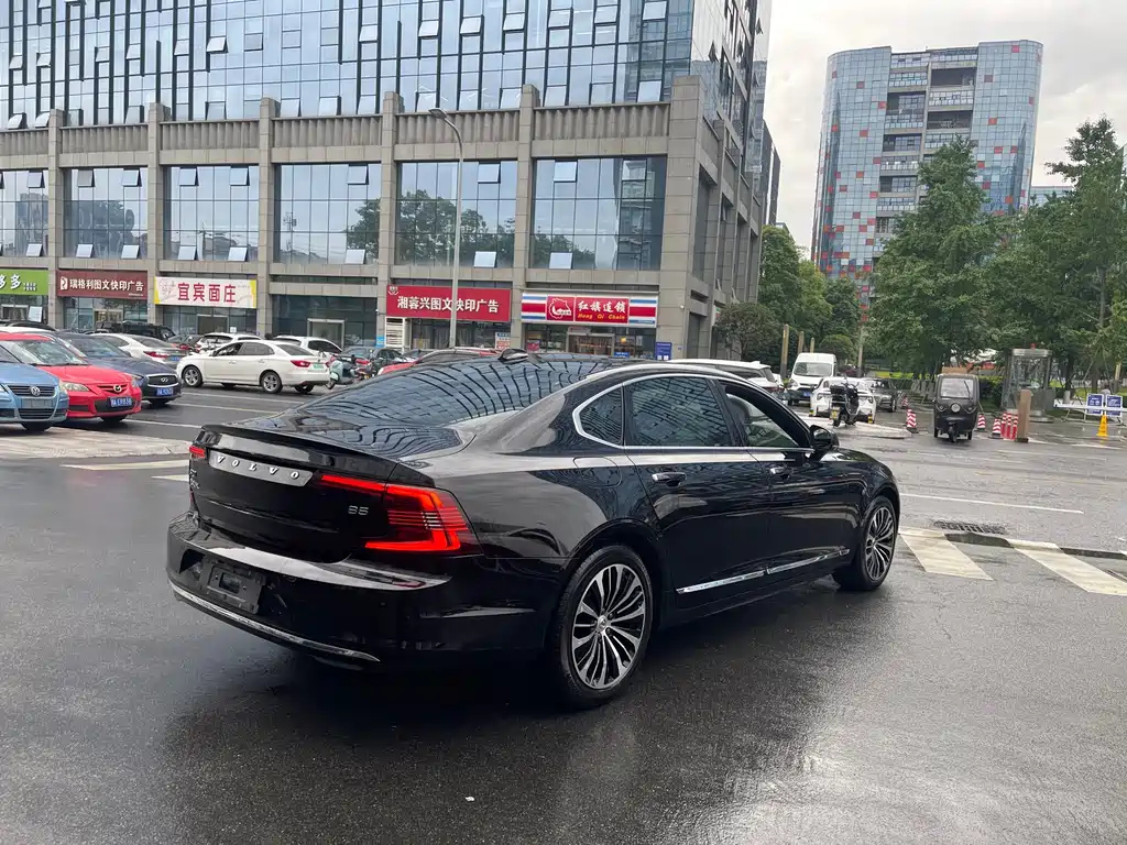 VOLVO S90 2023