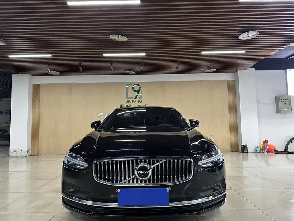 VOLVO S90 2024