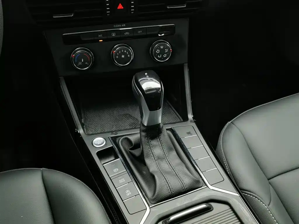 VOLKSWAGEN PASSAT 2022