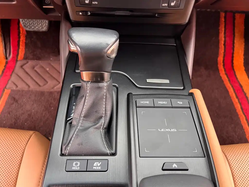 LEXUS ES 2019