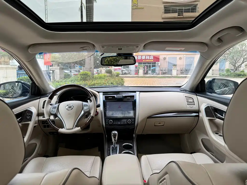 NISSAN TEANA 2015