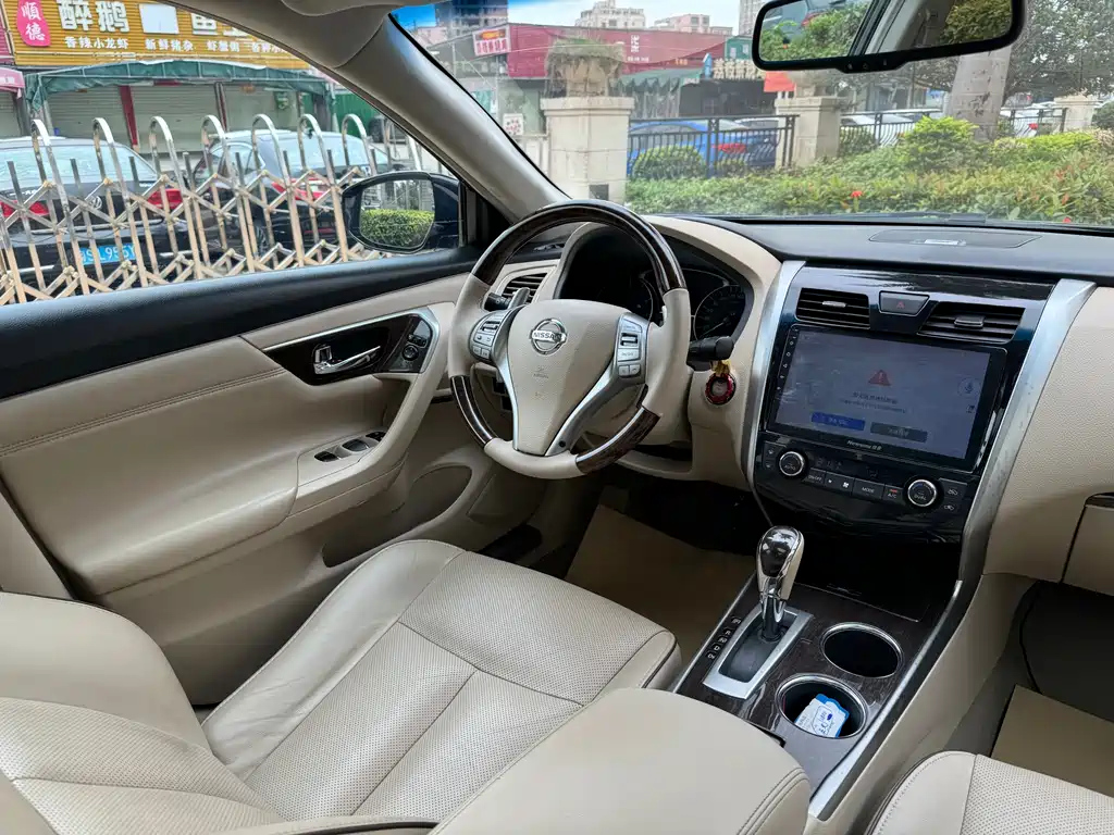 NISSAN TEANA 2015