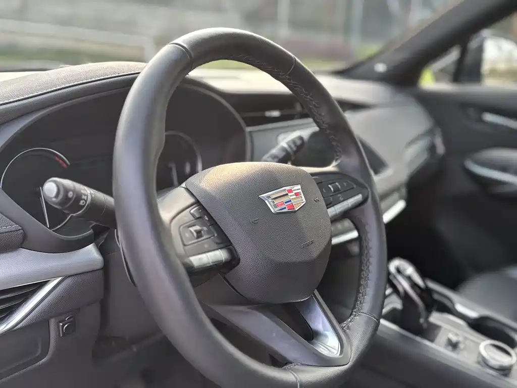 CADILLAC XT4 2021