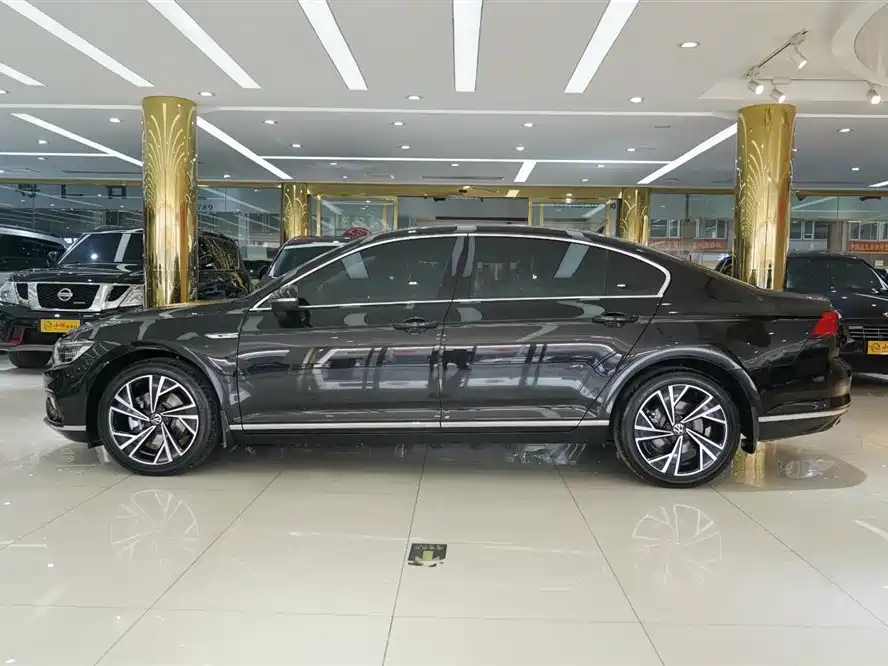 VOLKSWAGEN MAGOTAN 2022