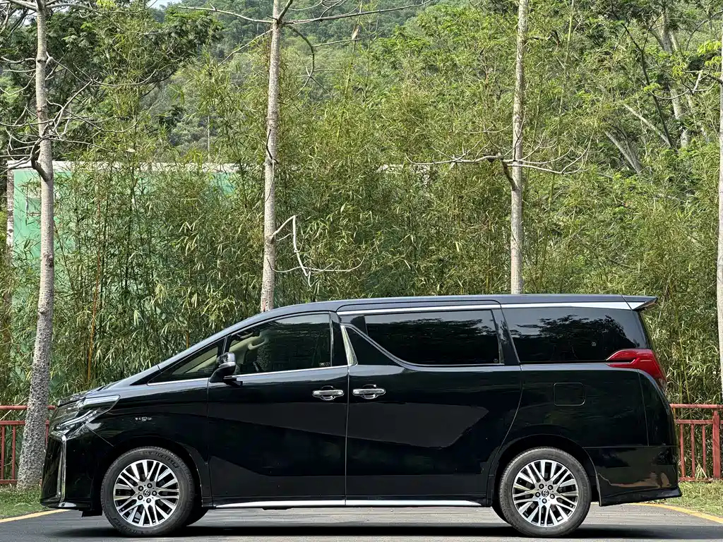 TOYOTA ALPHARD 2016
