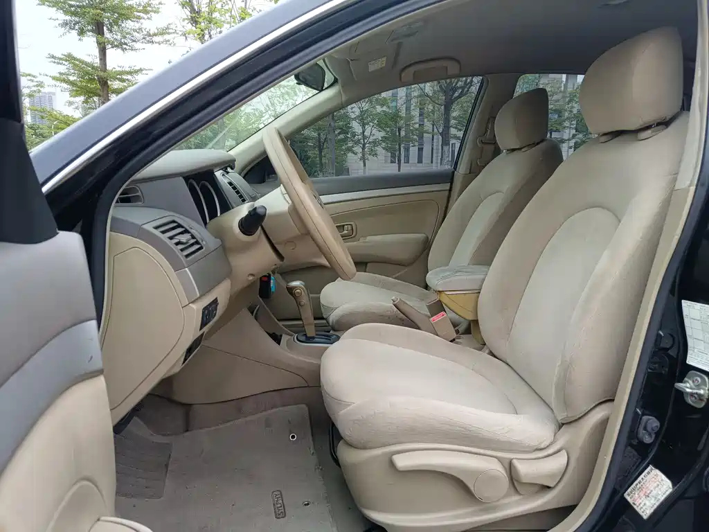 NISSAN SYLPHY 2015